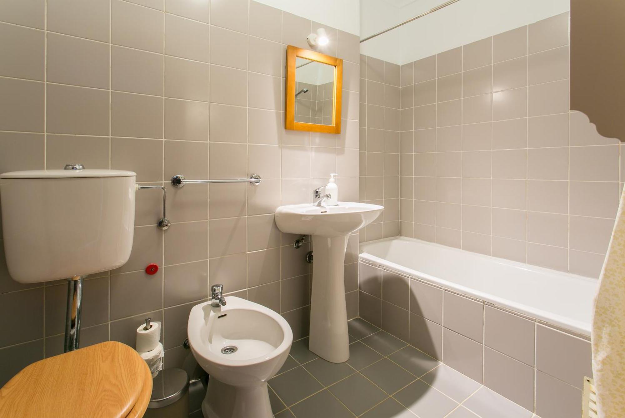 Apartamento Central E Confortavel Junto Ao Bairro Da Graca ลิสบอน ภายนอก รูปภาพ